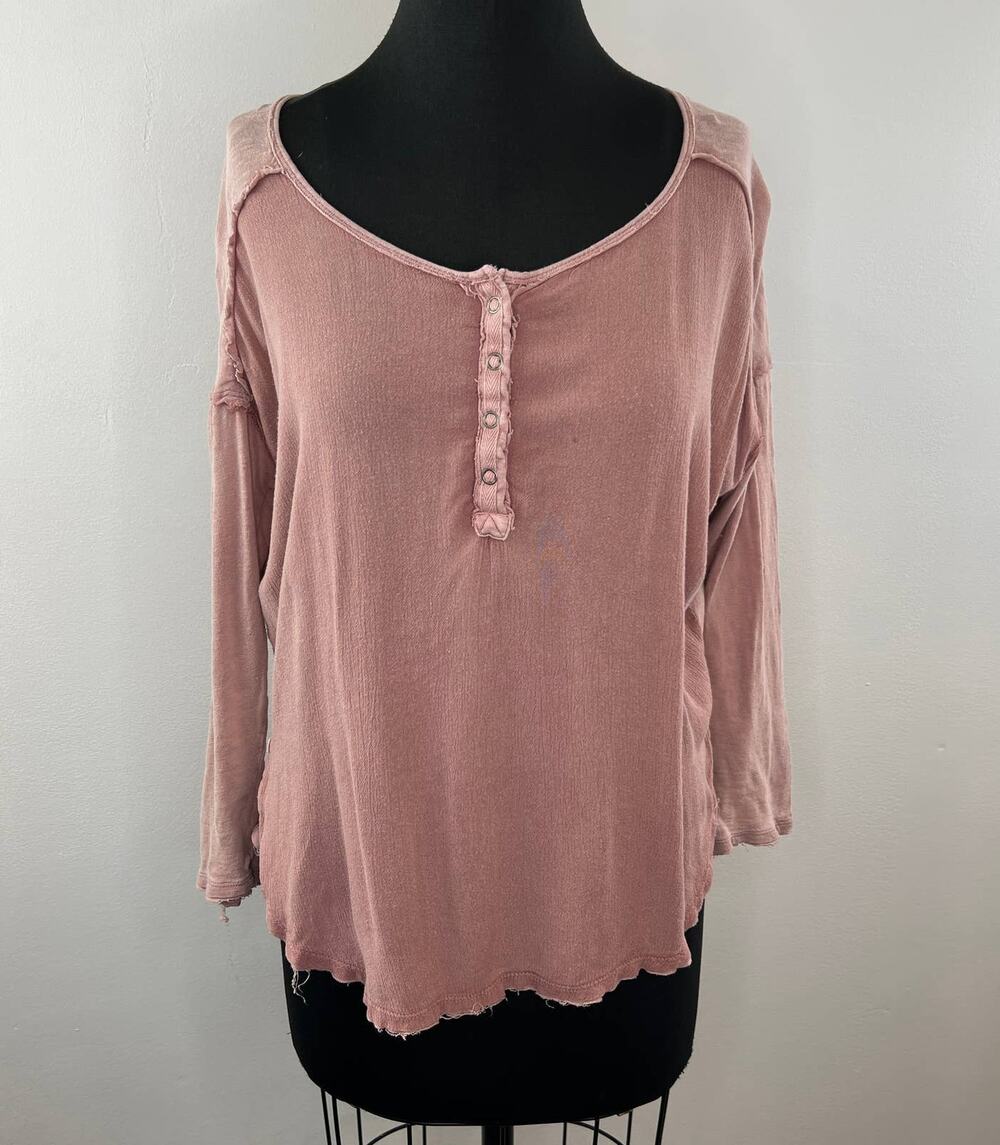 FREE PEOPLE We the Free Sunday Henley Top Elderberry Pink High Low Cotton M
